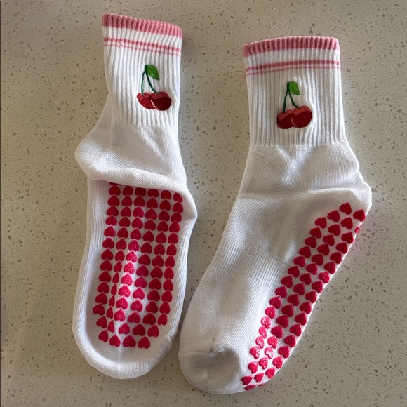 Pilates barre socks 🍒🩷 - Picture 4 of 4